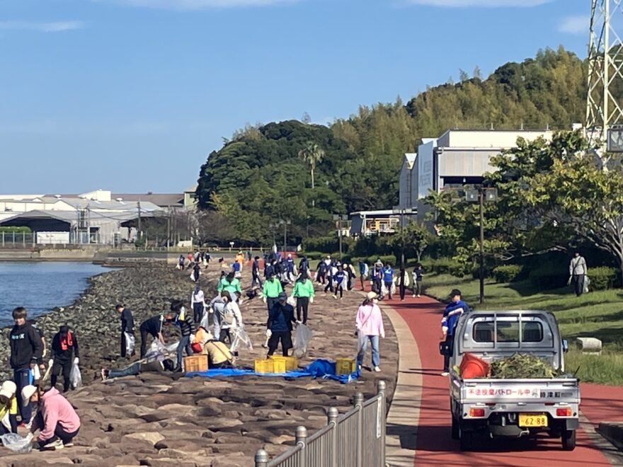 ＜時津港海岸ごみ拾い＞コミュニティ時津の活動